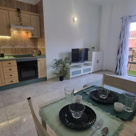 Diadas Breeze Apartment Guargacho